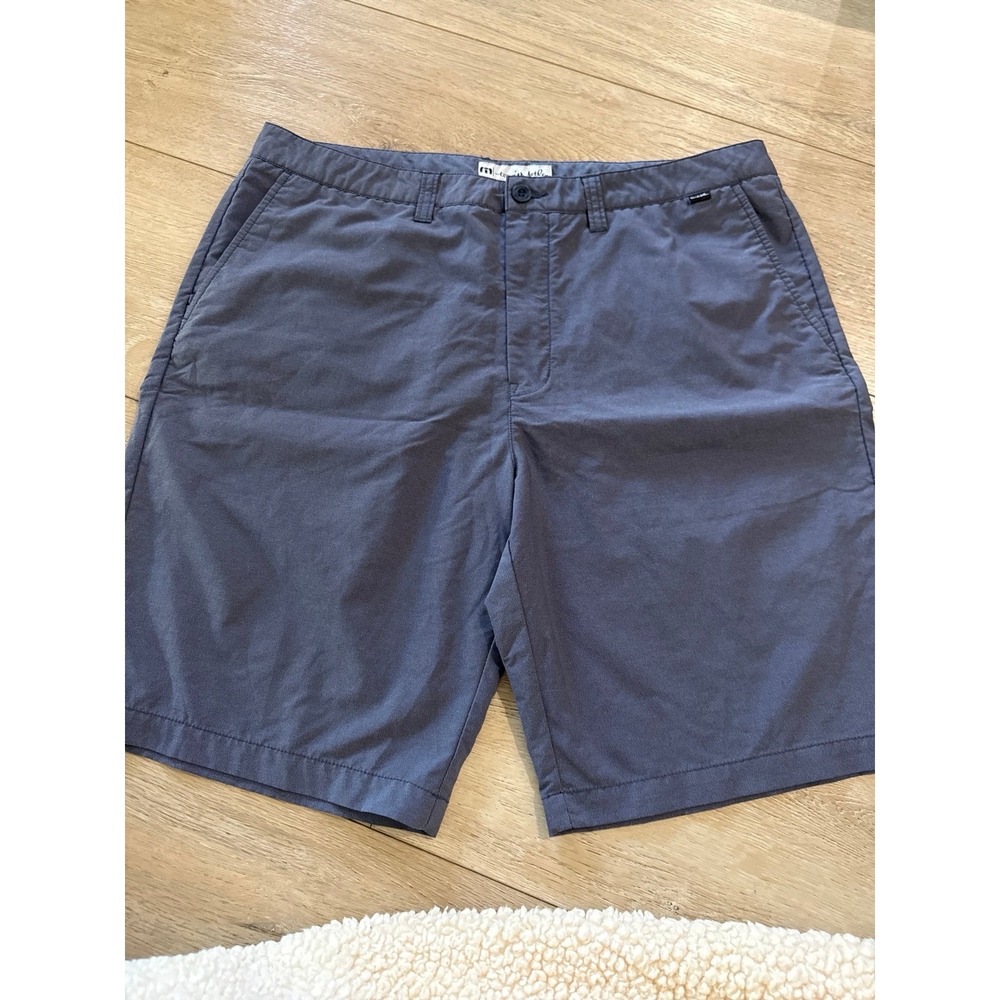 Travis Matthew size 38 golf shorts